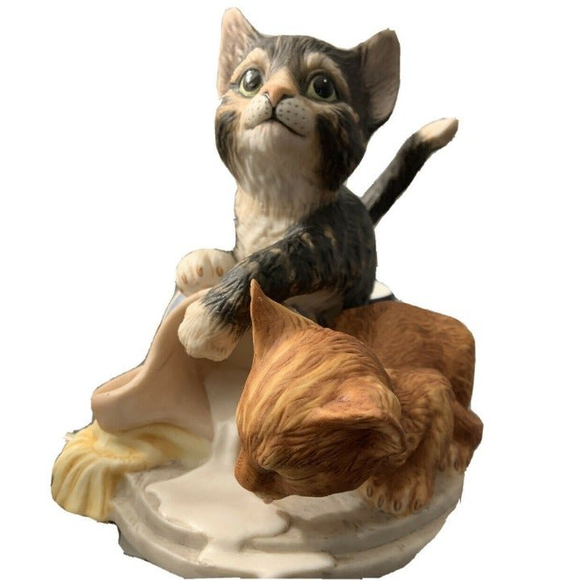 Gail Ferretti “Mischief" Franklin Mint Porcelain Cat Figurine - Picture 3 of 11